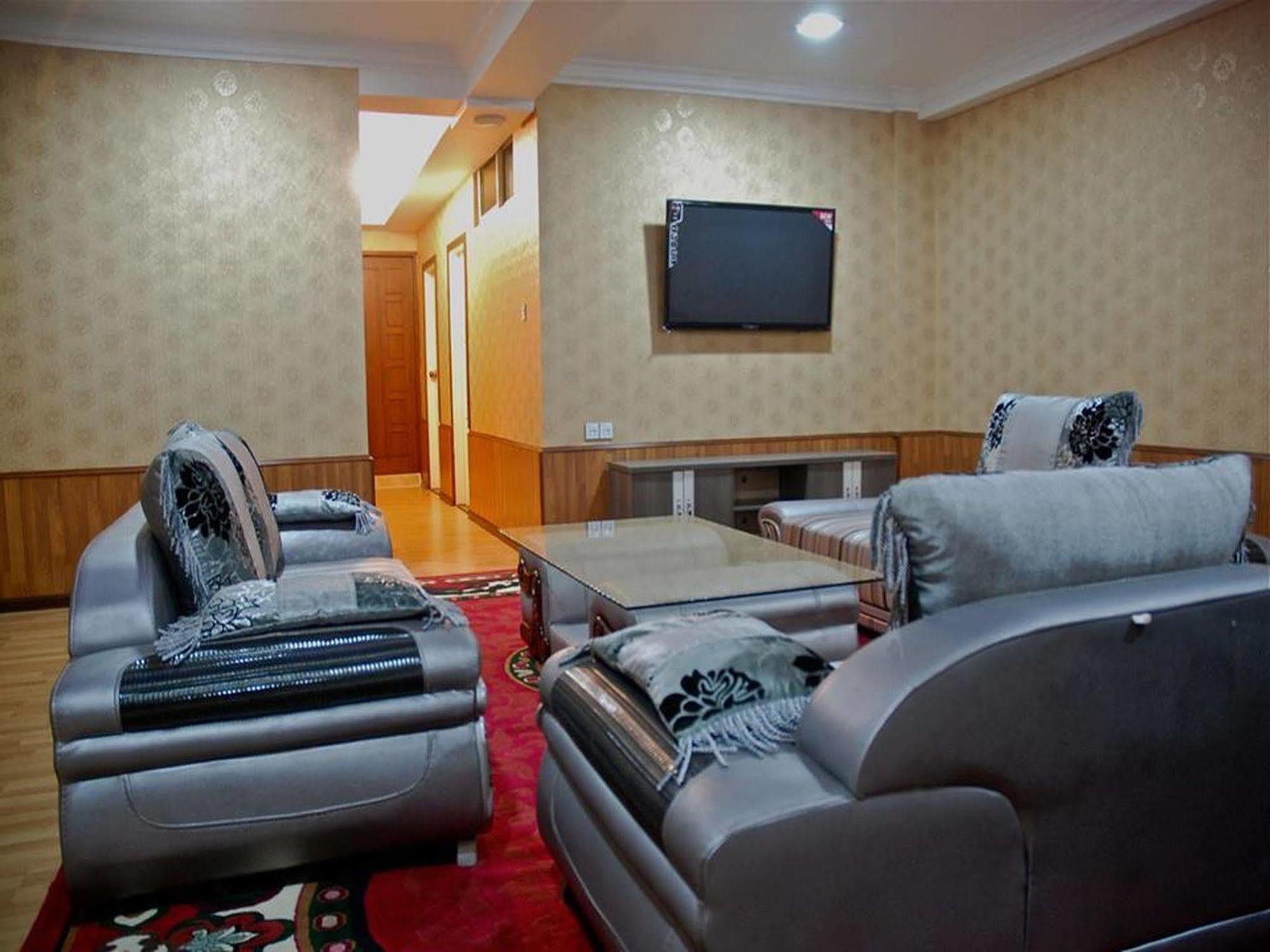 Hotel K Янгон Екстер'єр фото